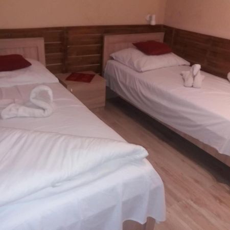 Abszolut Hotel Es Panzio Ньирбатор Экстерьер фото