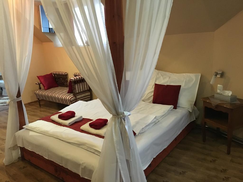 Abszolut Hotel Es Panzio Ньирбатор Номер фото