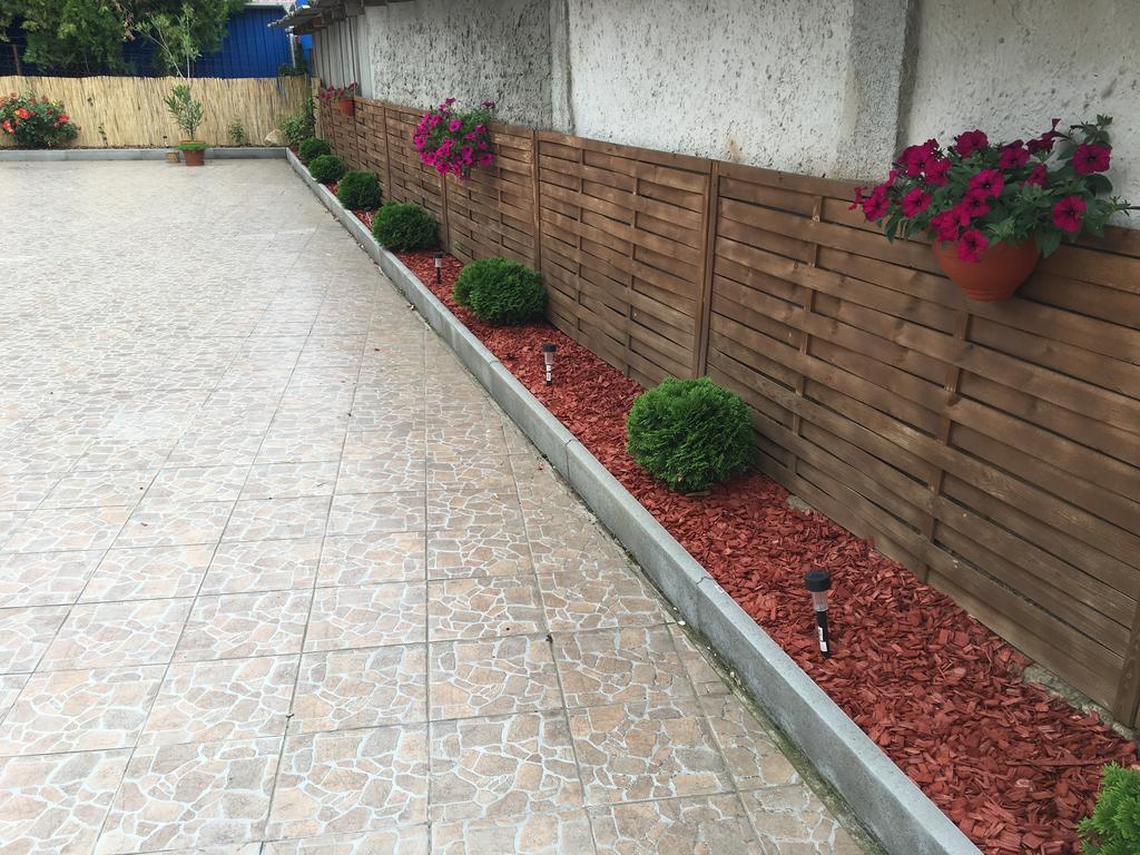 Abszolut Hotel Es Panzio Ньирбатор Экстерьер фото