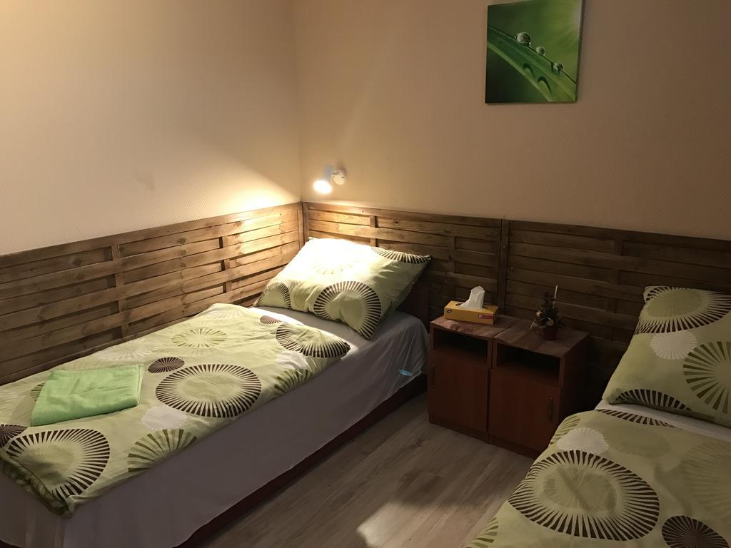 Abszolut Hotel Es Panzio Ньирбатор Экстерьер фото